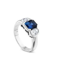 Sortija de oro blanco con diamantes y zafiro azul
