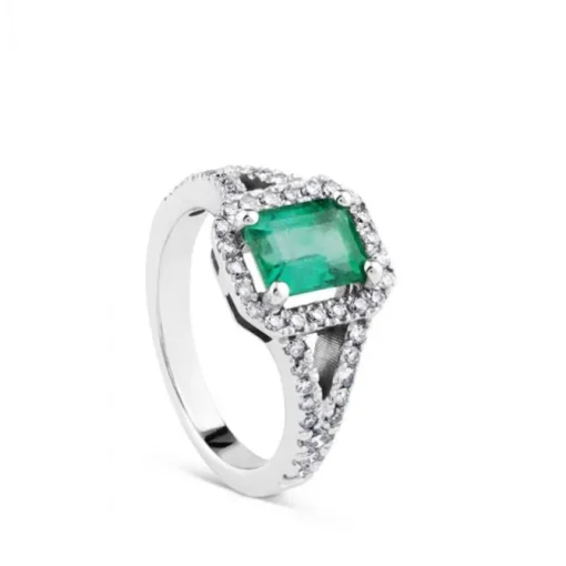 Sortija de oro blanco con esmeralda y orla de pavé de diamantes