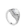Sortija de oro blanco con diamante central talla brillante y pavé de diamantes