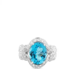 Sortija de oro blanco con topacio azul oval y pavé de diamantes