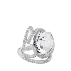 Sortija de oro blanco con cuarzo blanco y pavé de diamantes