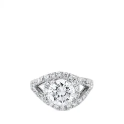 Sortija de oro blanco con diamante central talla brillante y pavé de diamantes
