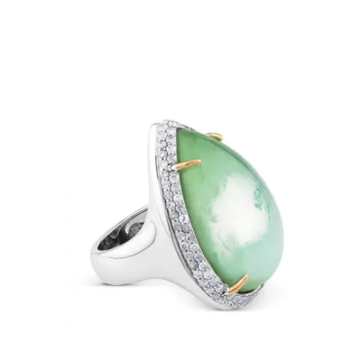 Sortija de oro blanco con doblete de cuarzo verde y nácar talla marquise y pavé de diamantes