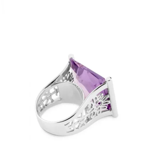 Sortija de oro blanco con amatista y bandas laterales de diamantes