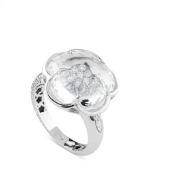 Sortija de oro blanco línea Bon Ton de Pasquale Bruni con cuarzo blanco y laterales con pavé de diamantes