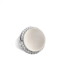 Sortija de oro blanco y rodio negro con diamantes y cuarzo blanco