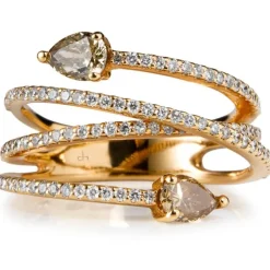 Sortija de oro rosa con diamantes y dos diamantes brown talla pera