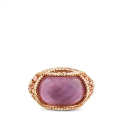 Sortija de oro rosa con doblete de amatista y nacar y pavés laterales de diamantes y zafiros violetas