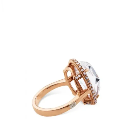 Sortija de oro rosa con topacio blanco y orla de diamantes