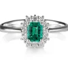 Sortija "Royal Trilogy" de oro blanco esmeralda y orla de diamantes