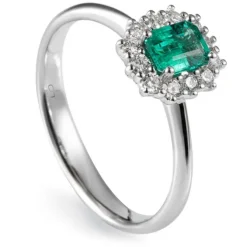 Sortija "Royal Trilogy" de oro blanco esmeralda y orla de diamantes