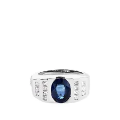 Sortija "Royal Trilogy" de oro blanco con zafiro oval y diamantes laterales