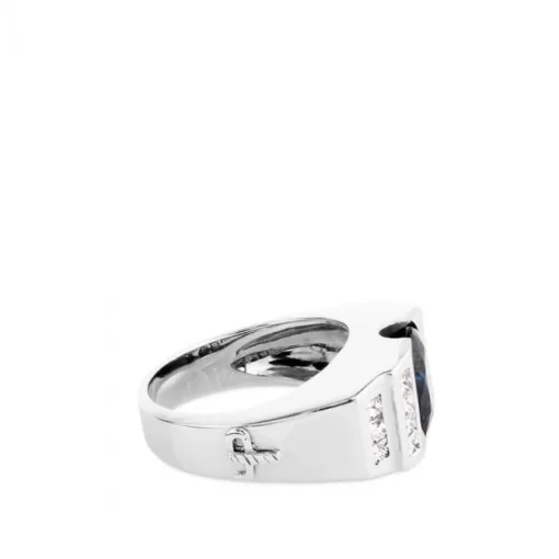 Sortija "Royal Trilogy" de oro blanco con zafiro oval y diamantes laterales