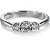 Sortija tresillo "Constanza" de oro blanco y diamantes