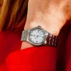 Tudor Royal esfera nácar con bisel e índices de brillantes 28mm